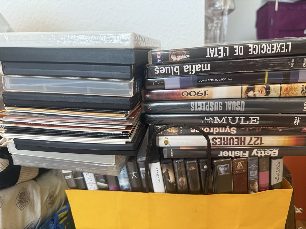 Tutti i DVDs: Lot + 100 DVD – Nuovo (secondo la descrizione) da Genève venduto da pet_sh52 1