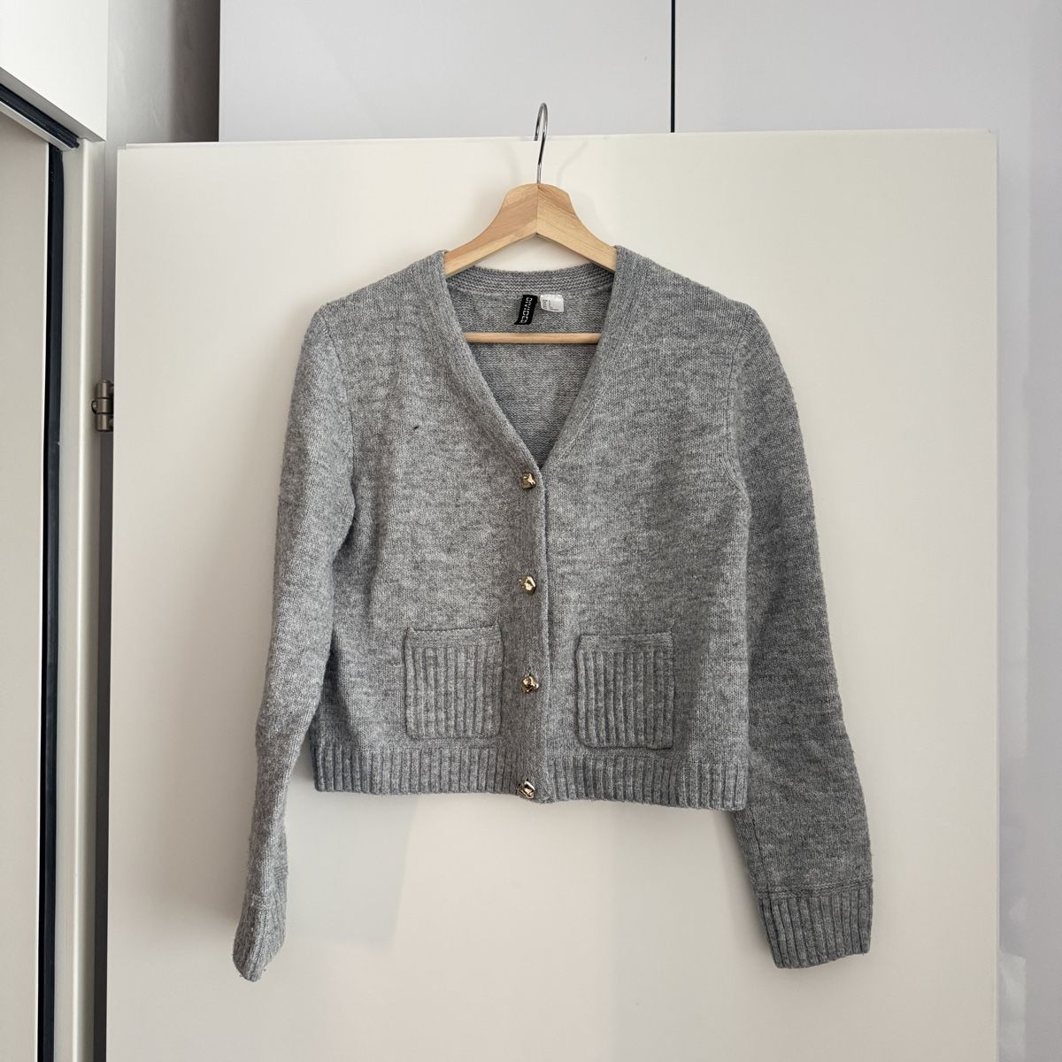 H&M Vestes: H&M button cardigan  – D'occasion à Wädenswil par katdede