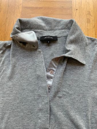 Graues Longshirt mit silbernen Details