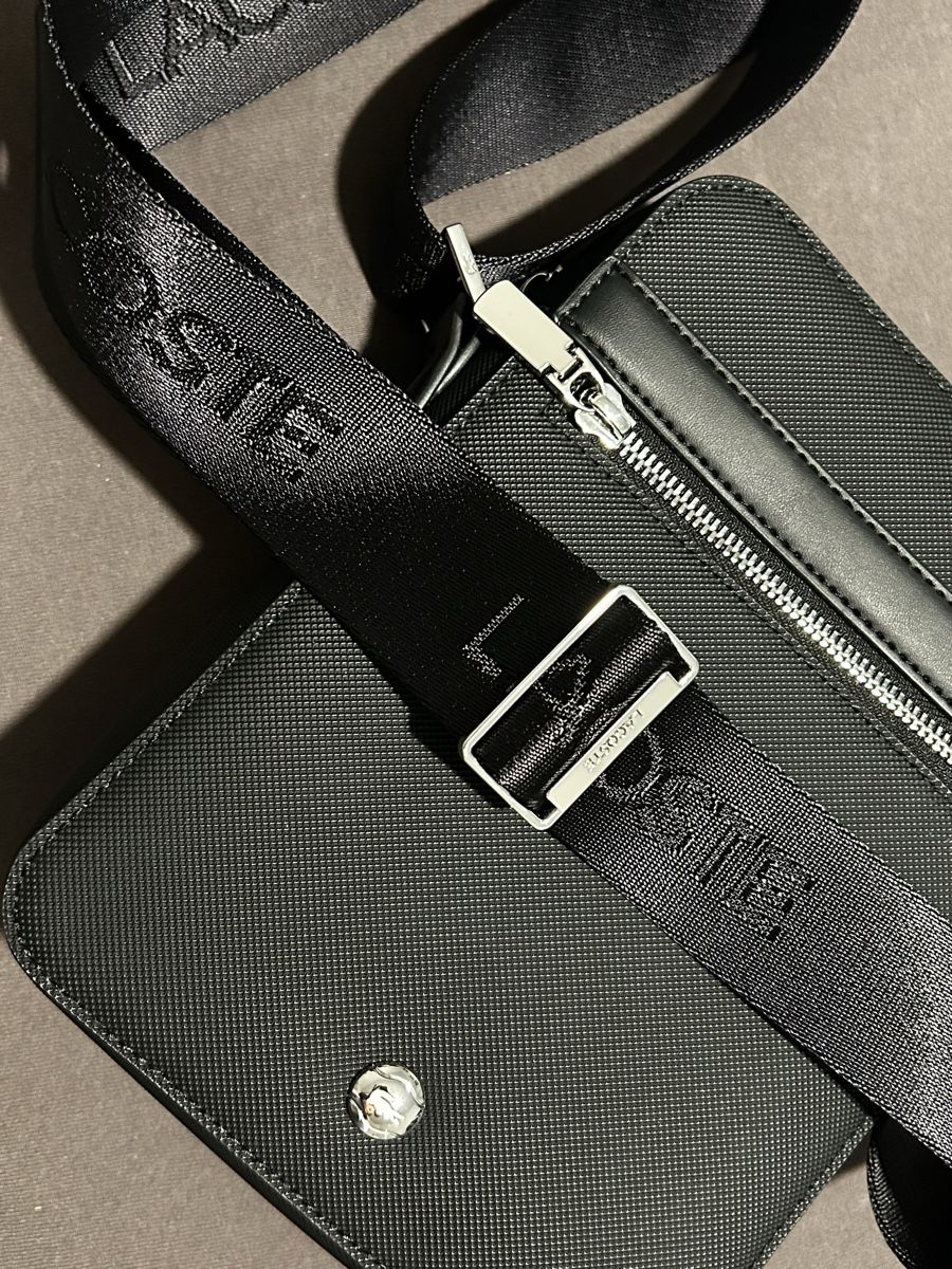 Lacoste Altro in  Abbigliamento & Accessori: Lacoste Schultertasche schwarz - Neu – Nuovo e nell'imballaggio originale da Uster venduto da JMGE 2