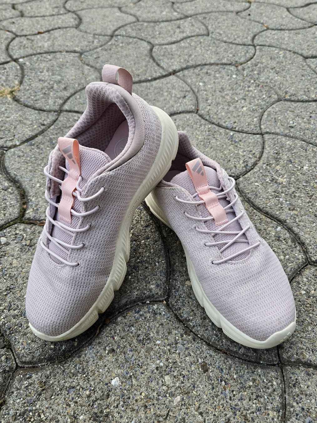 Adidas Damenschuhe: sneaker adidas 39.5 – Gebraucht aus Giswil von Buchs18