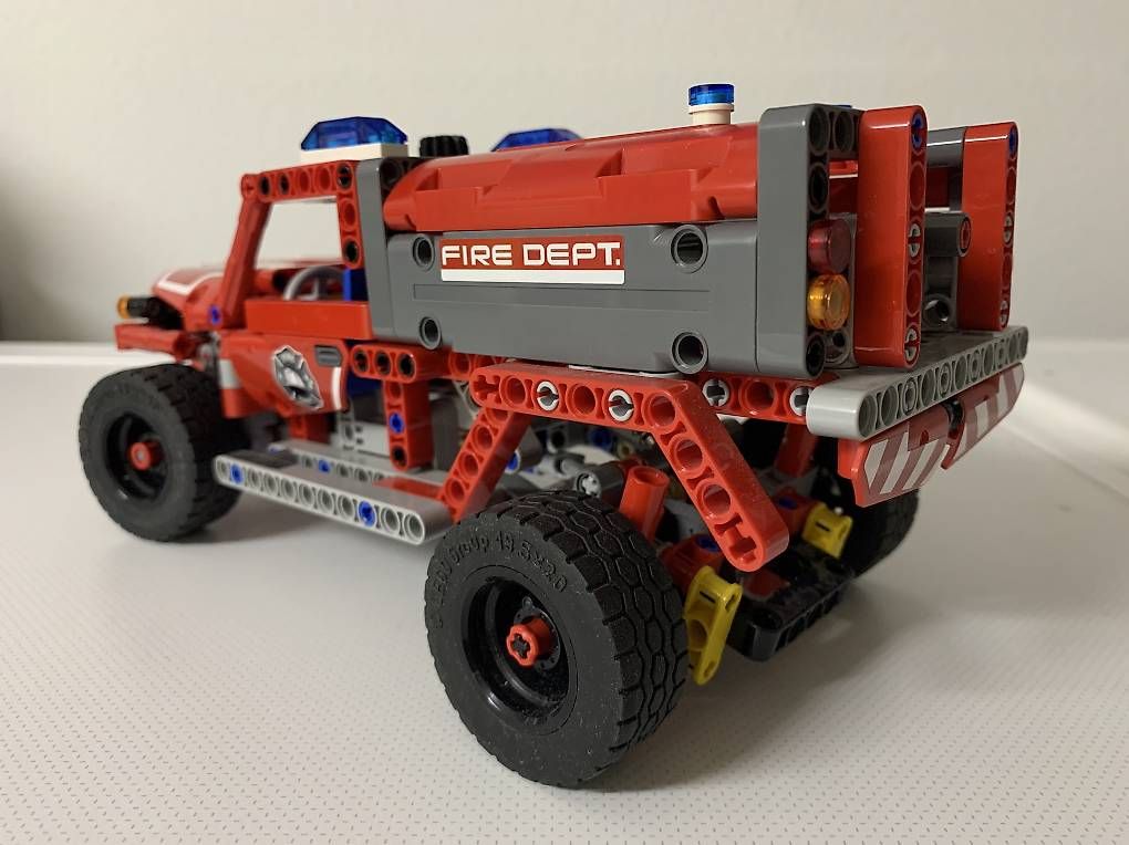 Lego Jeux de construction: LEGO TECHNIC SET 42075 FIRST RESPONDER – D'occasion à Zunzgen par Viper79 2