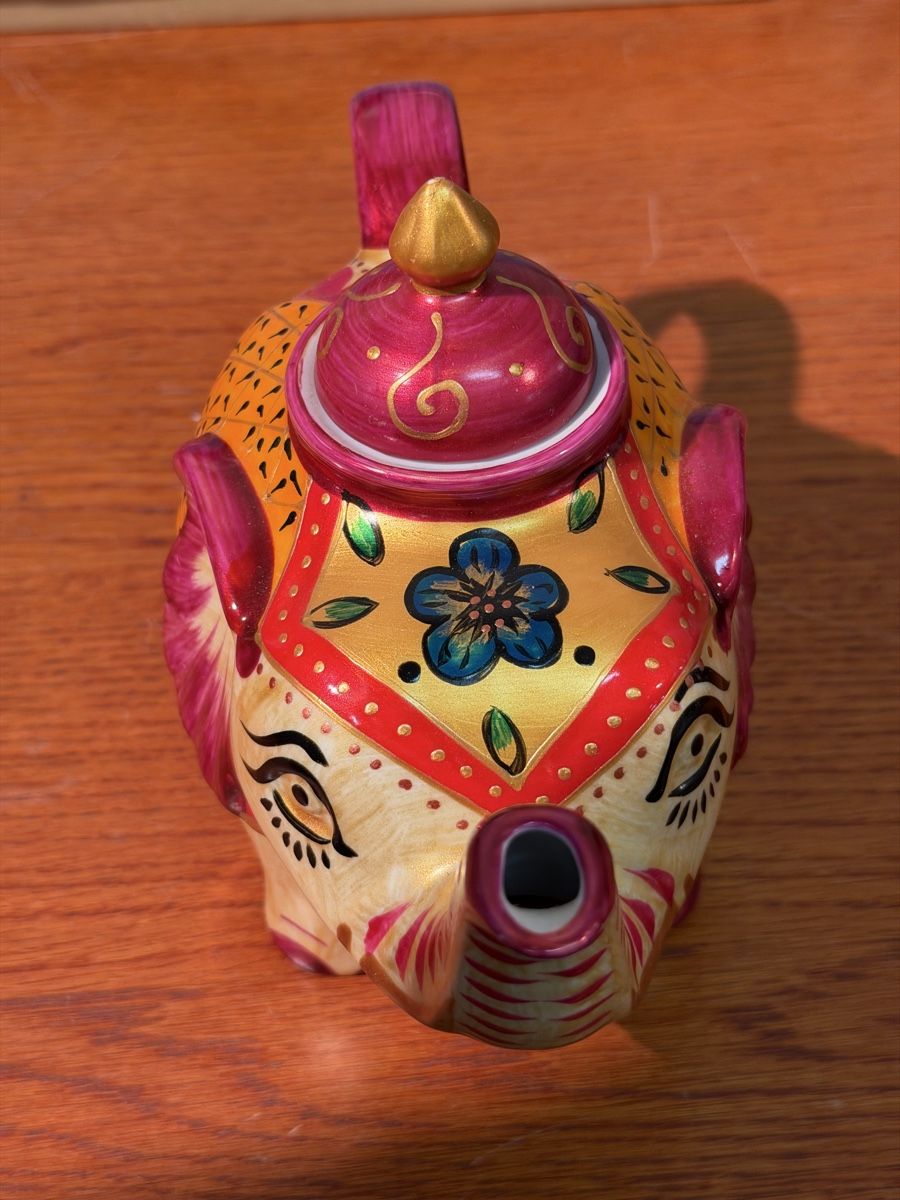 Teekannen: Vibrant Elephant Teapot - Unique Ceramic Piece for Autumn – Gebraucht aus Lausanne von vas_mbk2 2