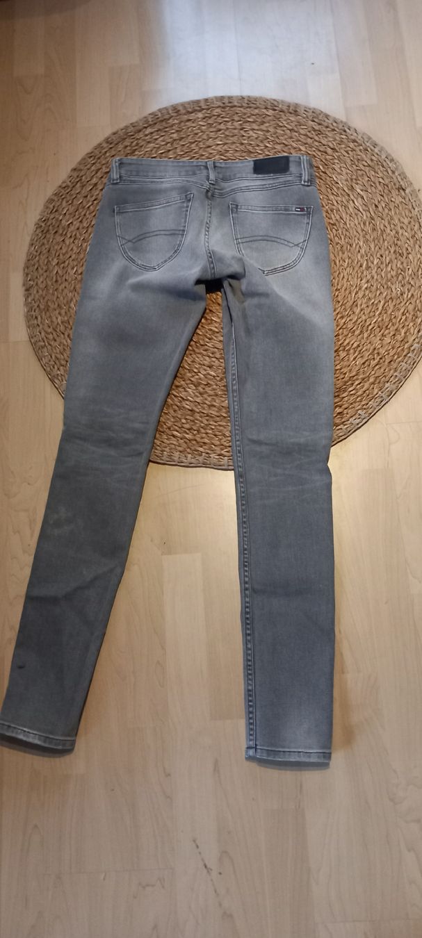 Tommy Hilfiger Jeans: Hilfiger Denim Gr. 27/32 used look – Nuovo (secondo la descrizione) da Rebstein venduto da bestforyou 1