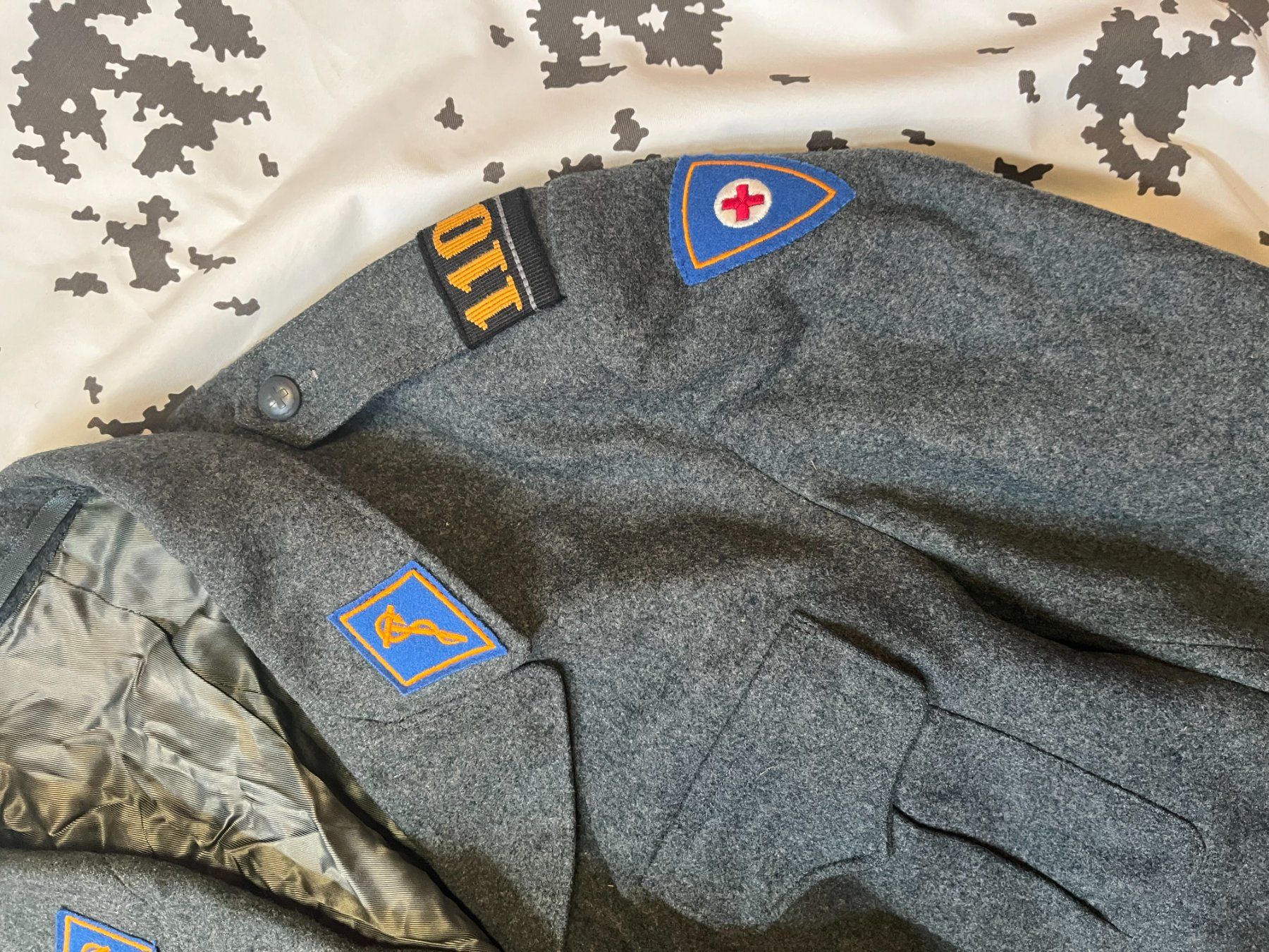 Schweizer Armee Uniformi: Schweizer Armee Sanität Uniform – Usato da Schaffhausen venduto da aos_hv6l 2