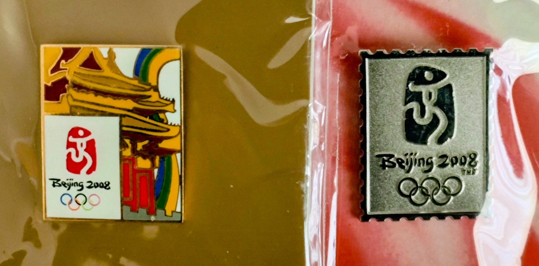 Plaquettes & Badges: 4 Pins Olympia 2008 China – Neuf avec emballage d'origine à Pfäffikon ZH par Colacity 2