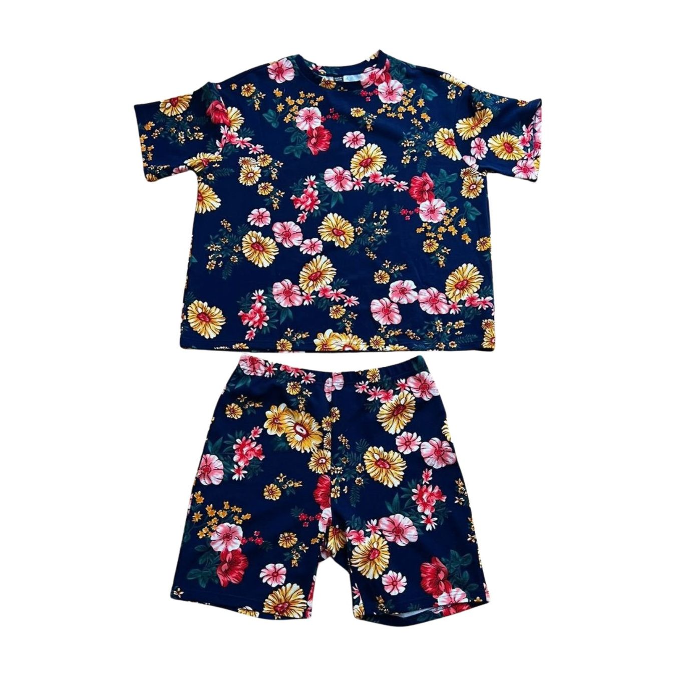 Lots de vêtements: Sommerliches Set, Blumenmuster, Grösse L, Top Zustand! – D'occasion à Grenchen par Owleen_GmbH
