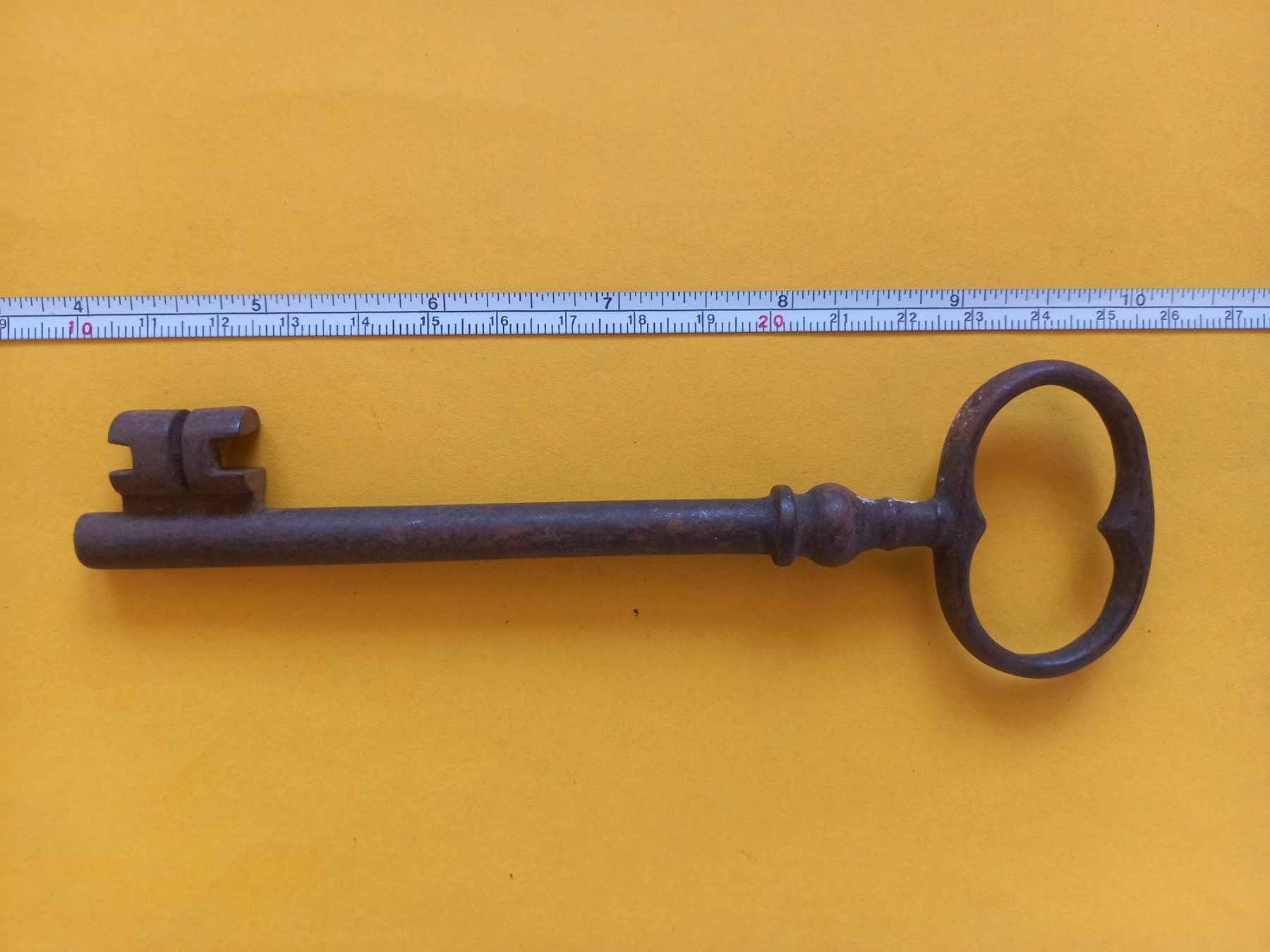 Chiavi: Clef ancienne en fer forgé – Usato da Rossens FR venduto da Souris1 3