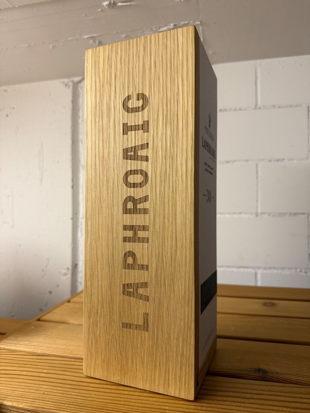 Laphroaig Bevande alcoliche: Laphroaig 30 Jahre 2024 – Nuovo e nell'imballaggio originale da Wiesendangen venduto da whiskyandwine 2