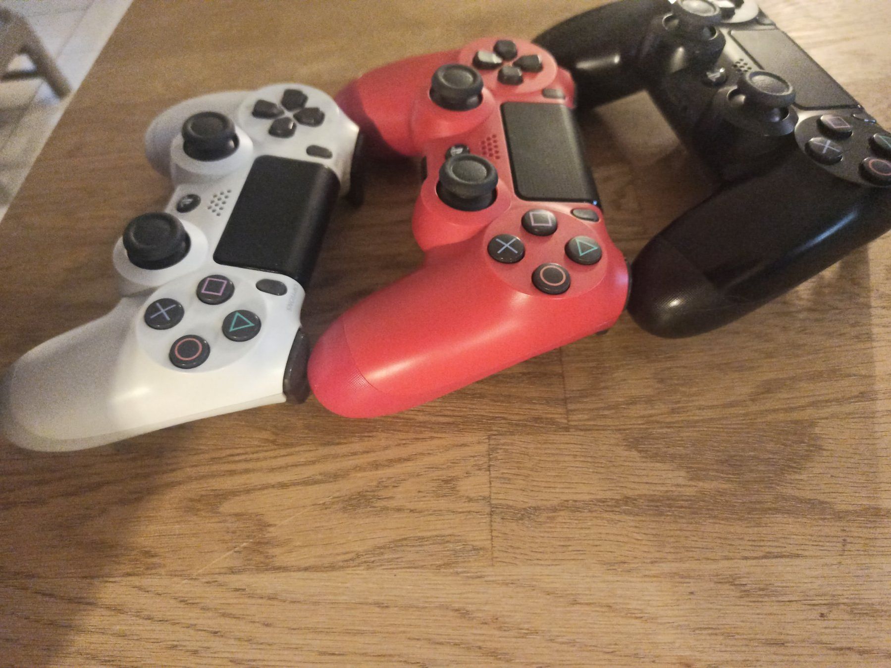 Controller: 3 x Original Controller PS4 Wireless DualShock 4 V2 DEF – Gebraucht aus Oberweningen von mar_87mx 3