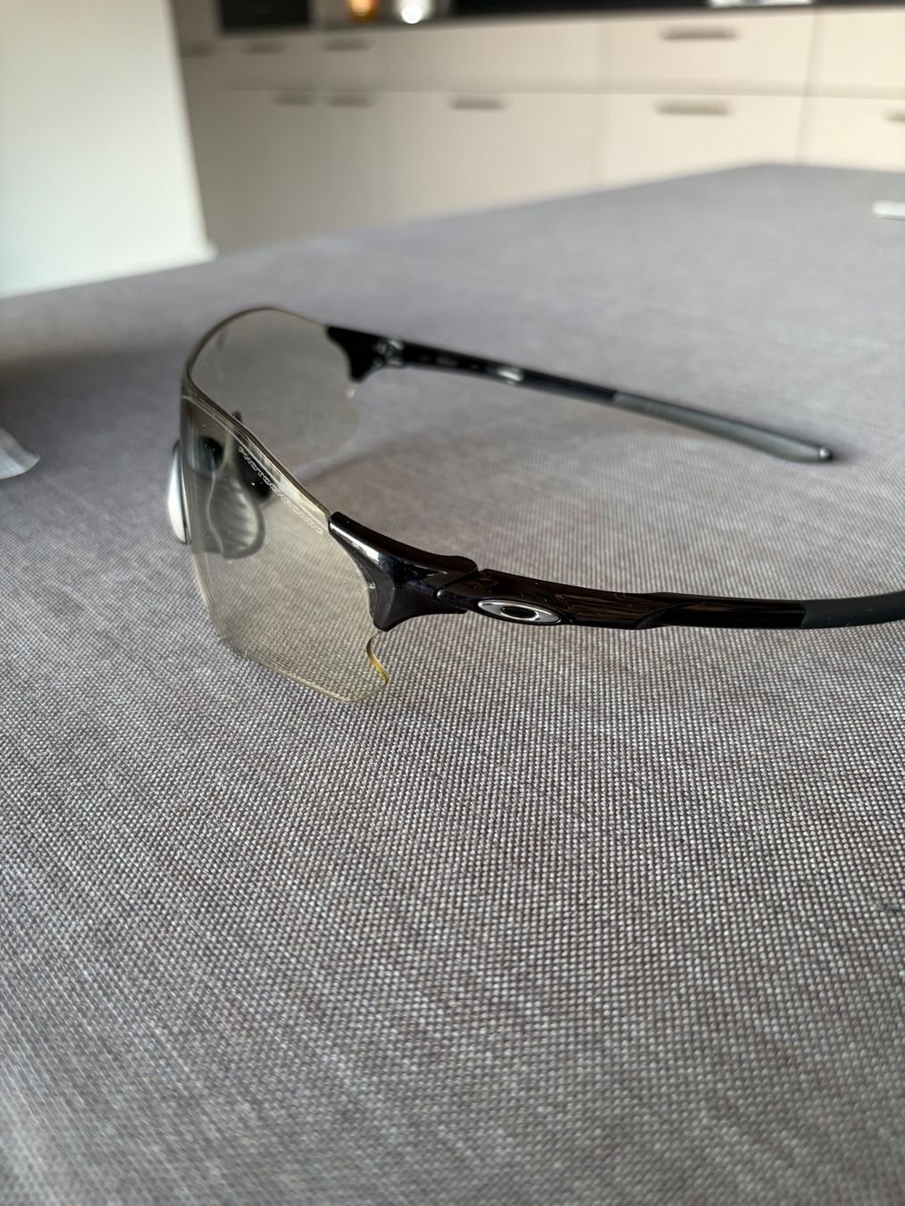 Oakley Brillen & Gläser: OAKLEY Oakley Evzero Blades Brille selbsttönend – Gebraucht aus Besenbüren von tshirt 3