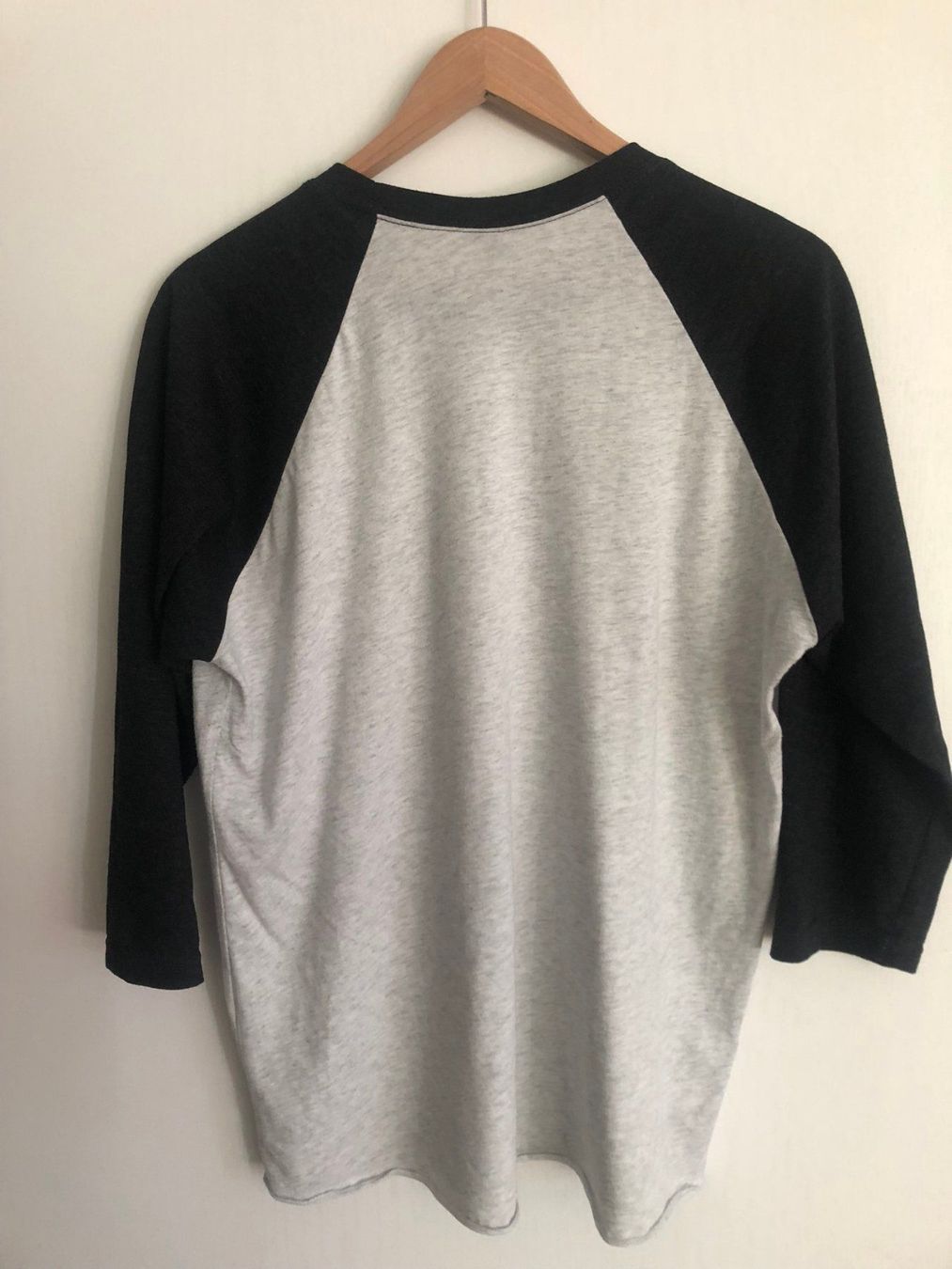 T-shirt: Kaleo Raglan Shirt - L – Usato da Winkel venduto da Studi66 1