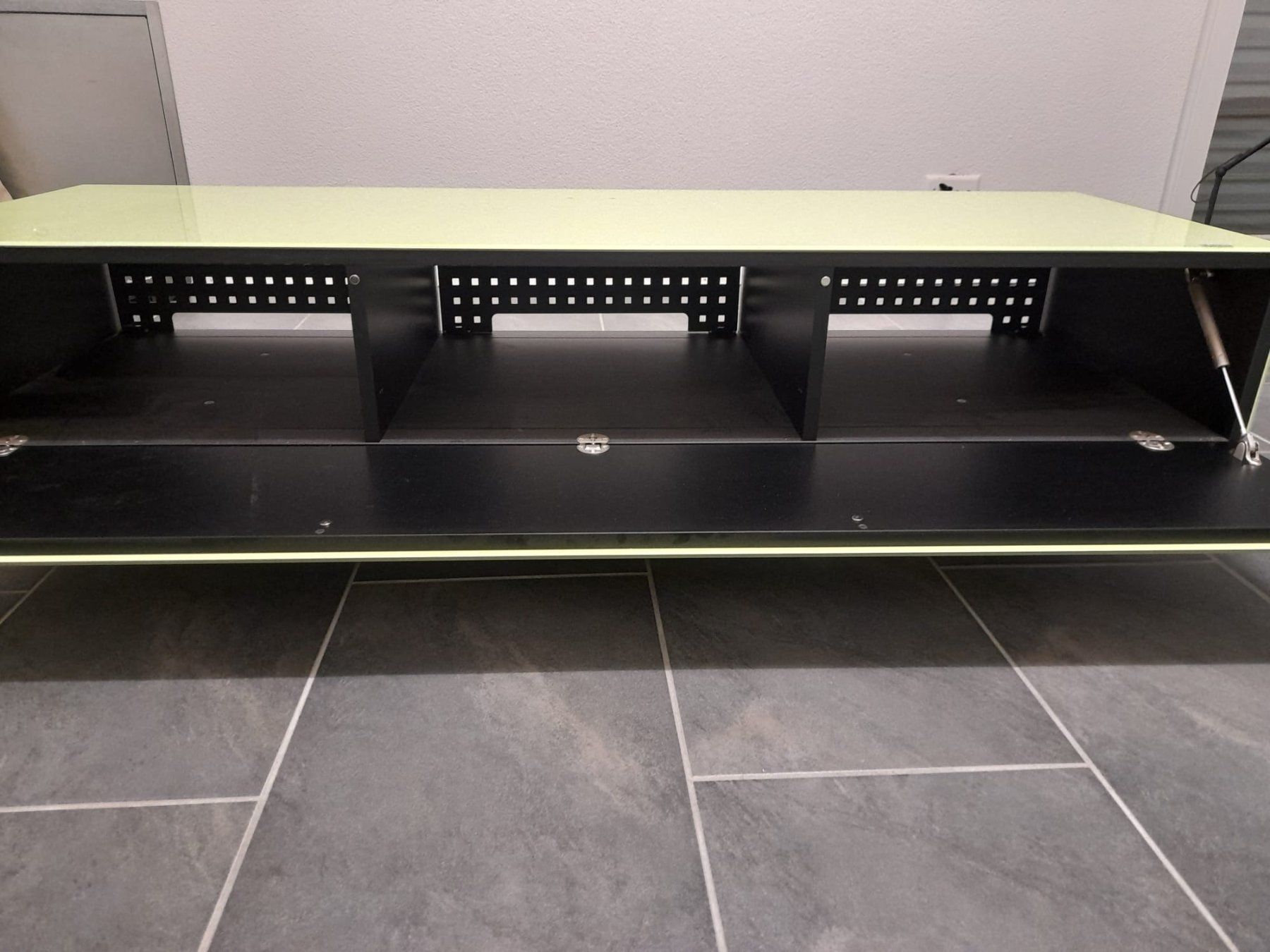Spectral Mobili TV: Spectral TV-Möbel mit Frontklappe – Usato da Winkel venduto da gerollo 1