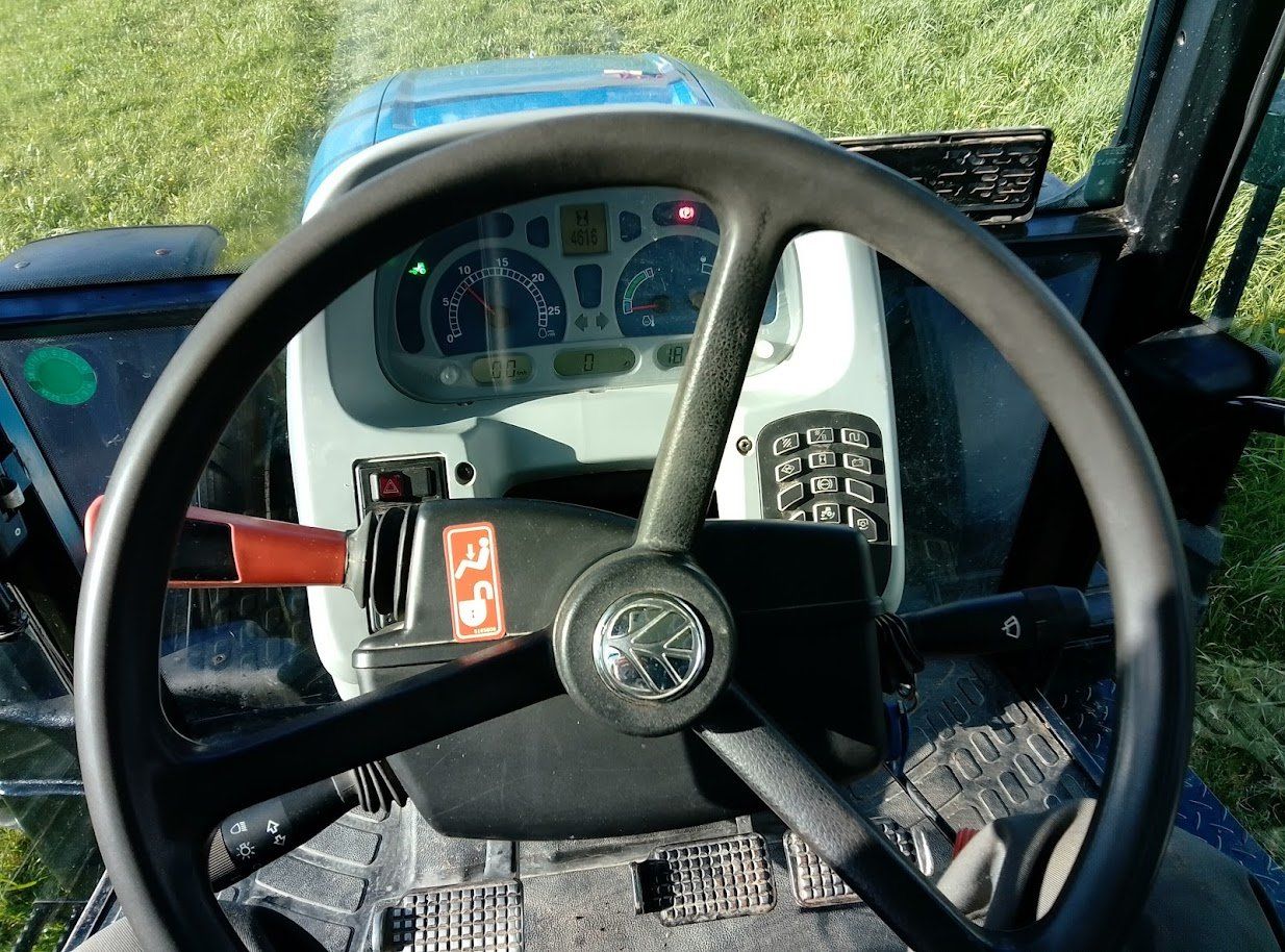 New Holland Traktoren: New Holland Traktor – Gebraucht aus Gossau SG von DHNG 8