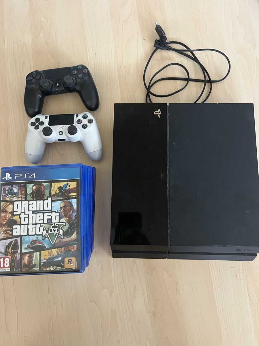 Sony Console: Ps4 mit 2 controller und 10 Games, Funktioniert einwandfrei – Usato da Hitzkirch venduto da YvesEscher