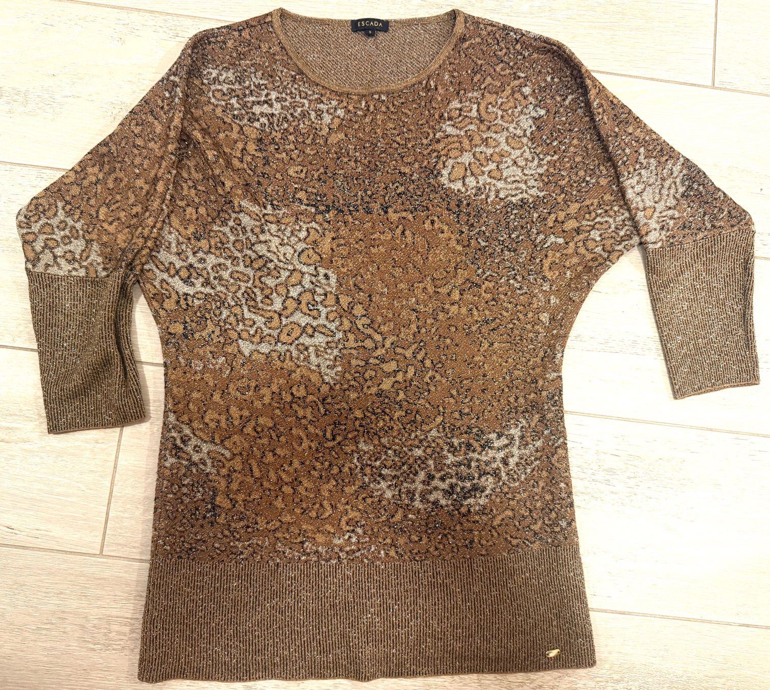 Escada Maglioni & Felpe: ESCADA long pull élégant doré - Gr: S – Nuovo (secondo la descrizione) da Veyrier venduto da Szurkemaci