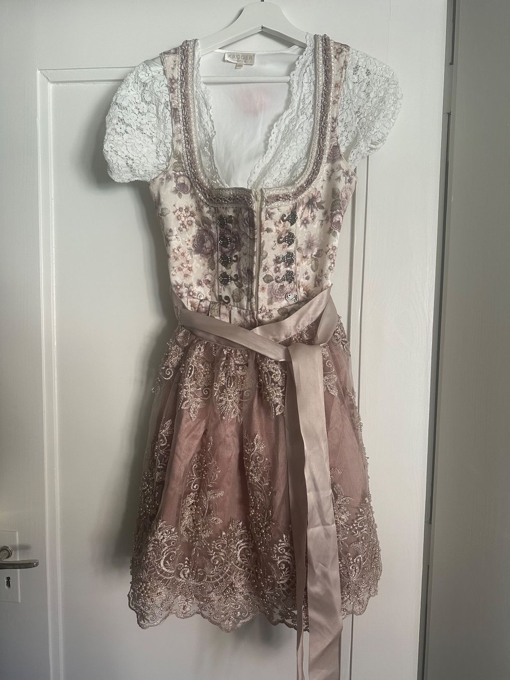 Krüger Robes: Krueger Dirndl – D'occasion à Bern par mic_8tx9