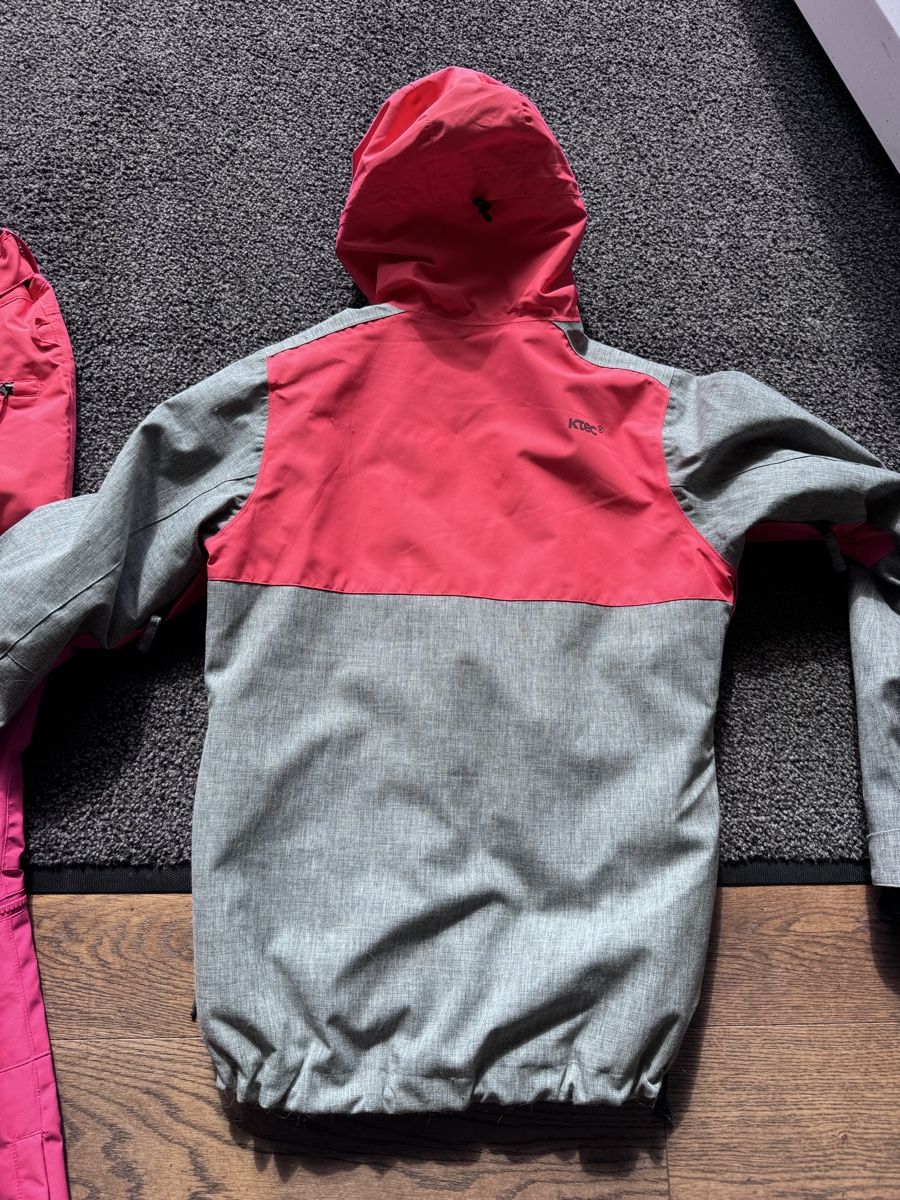 Completi & Tailleur: Ski Jacke Ktec mit Hose Grösse S   – Usato da Niederbüren venduto da Oetschli 5