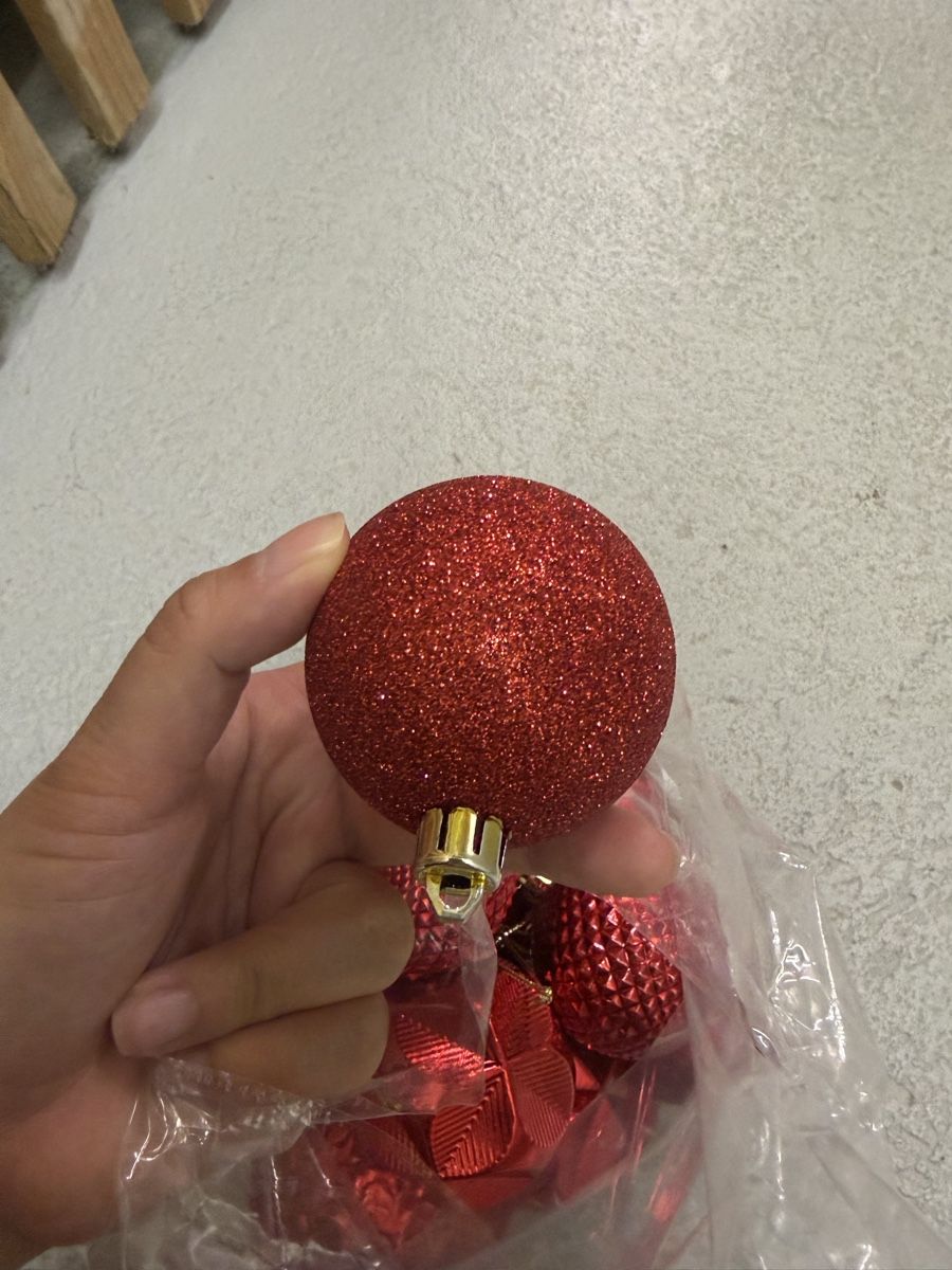 Tutte le decorazioni: Red Christmas Baubles Set  – Usato da Zürich venduto da dor_9l9g 3