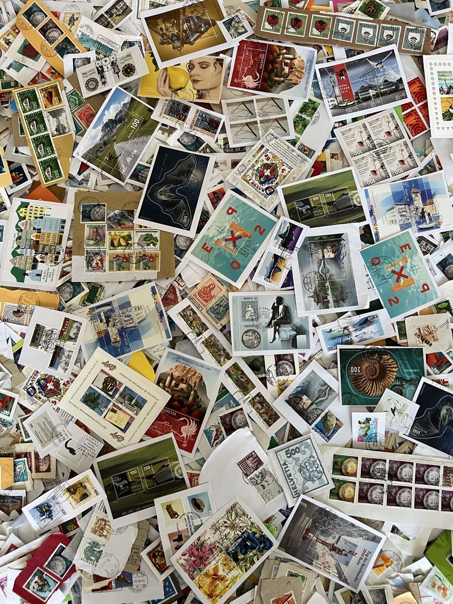 Tutti i francobolli: 3,2kg inkl. Schachtel Schweizer Briefmarkenabschnitte – Usato da Braunau venduto da Desil2511 5
