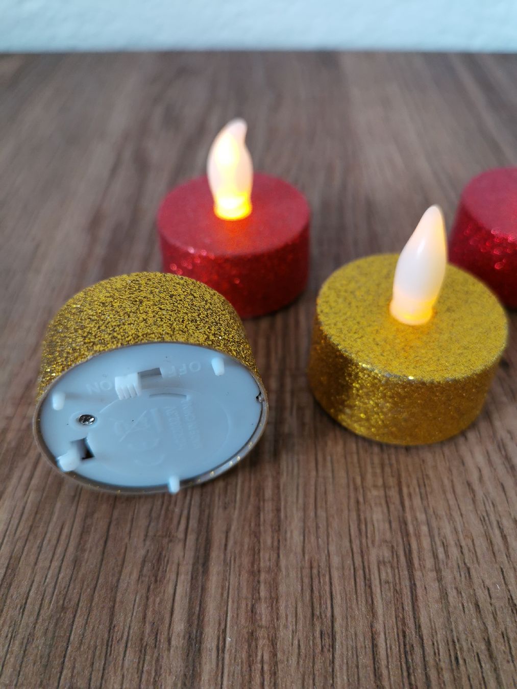 Alle Dekorationen: 4 Süsse Glitzer Teelichter mit LED – Gebraucht aus Bonaduz von TheCahenzli 1