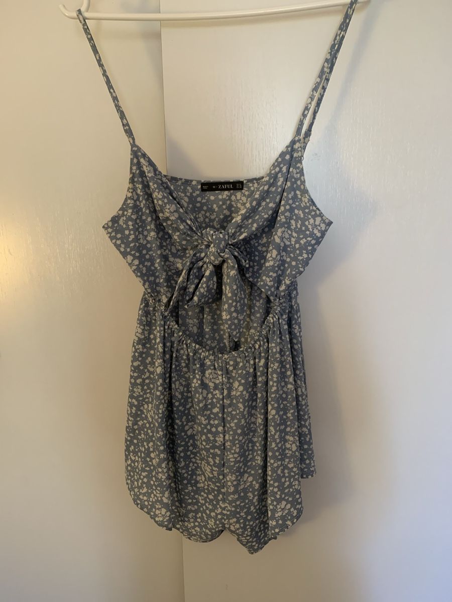Tute: Blauer Blumen Playsuit Gr. M luftig & sommerlich! – Nuovo (secondo la descrizione) da Solothurn venduto da amelie.br