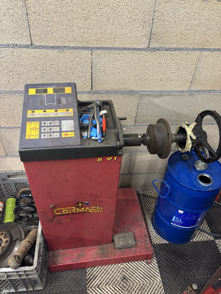 Tutte le macchine: Vends machine à pneu et équilibreuse  – Usato da Sugnens venduto da Motorsport-98 1