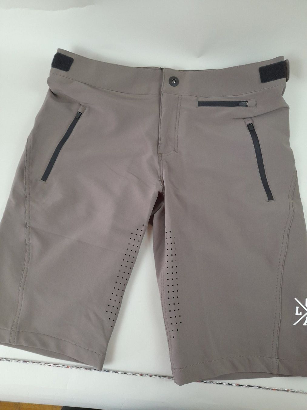 Pantaloni: LOOSE RIDERS Evo shorts 34 – Nuovo (secondo la descrizione) da Liebefeld venduto da Restwert_Liebefeld