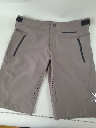 LOOSE RIDERS Evo shorts 34