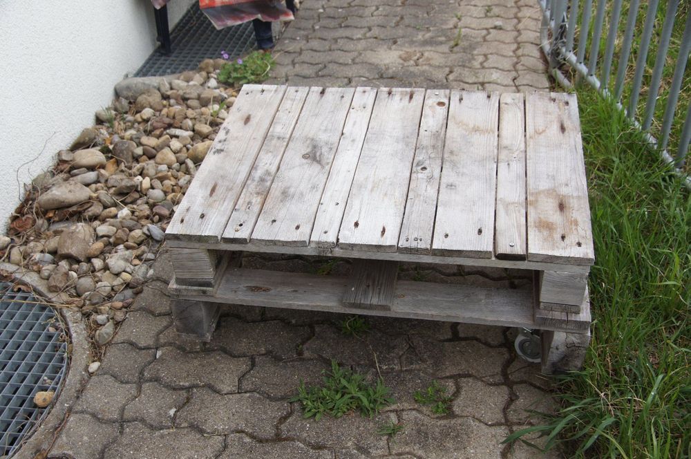 Gartentisch aus Palletten auf Rollen Kaufen auf Ricardo