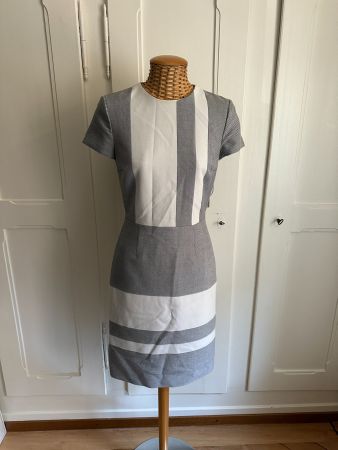 HUGO BOSS - Etuikleid weiss-schwarz XS