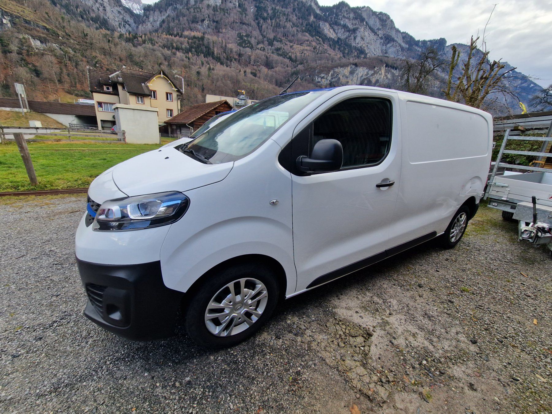 Opel Veicoli commerciali: Opel Vivaro Cargo 2.0 NUR 29500KM – Usato da Flums venduto da Michigrind90