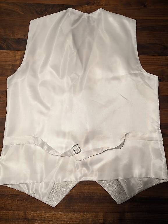 Gilets & Westen: Weste/Gillet, festlich, mit Fliege und Pochette – Gebraucht aus Münchenstein von chr_mc7x 2