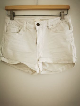 Weisse Shorts, Gr. 36, ist aber eher 34