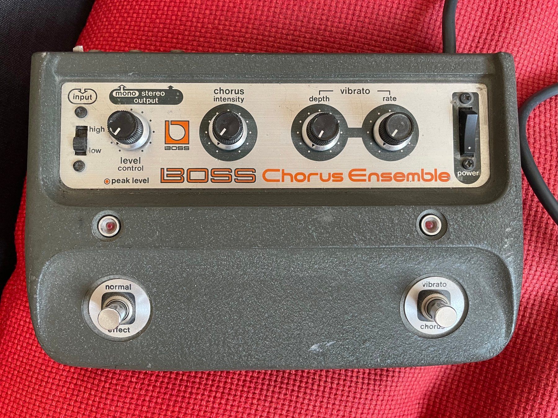 Boss Instruments de musique: Boss CE-1 Chorus Ensemble : RARE !! – D'occasion à Lausanne par Sonograph