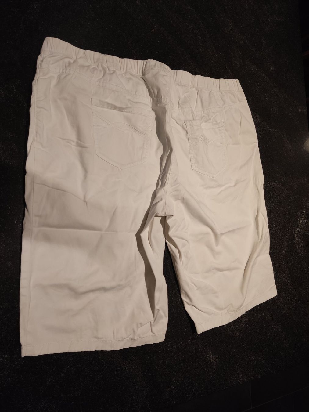 Hosen: 🤩 Shorts, weiss, bpc selection, Grösse 54 – Gebraucht aus Felben-Wellhausen von Awallner 1