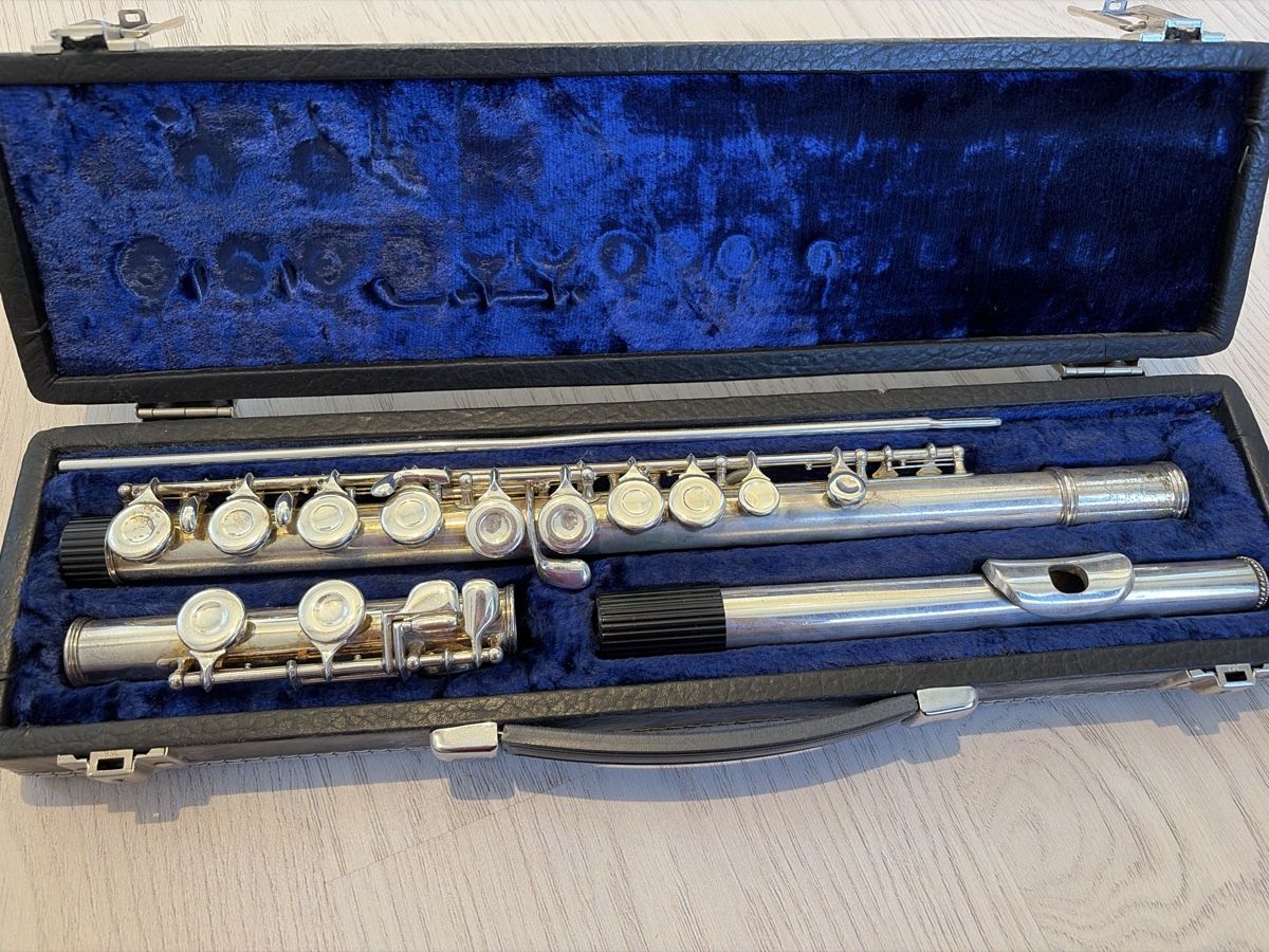 Musikinstrumente: Querflöte mit Koffer gebraucht – Gebraucht aus Dietlikon von flo_dm5l