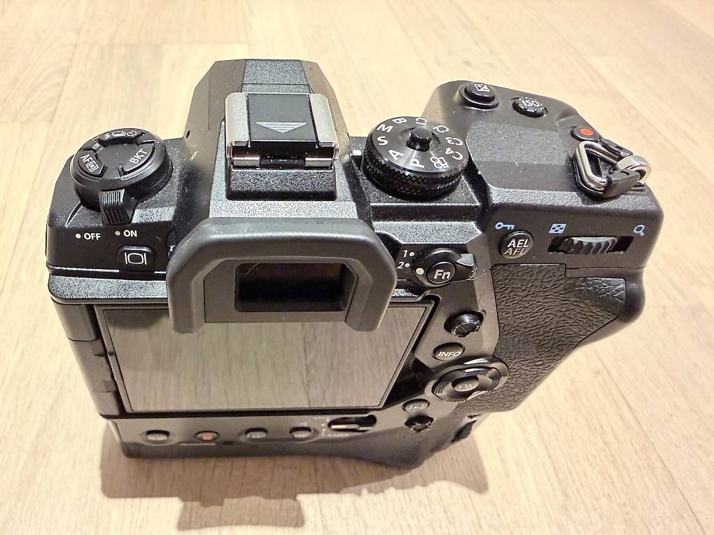 Olympus Fotocamera: Olympus OM-D-E M1X MFT Profi Kamera - nur Body – Usato da Winkel venduto da danbischof 4
