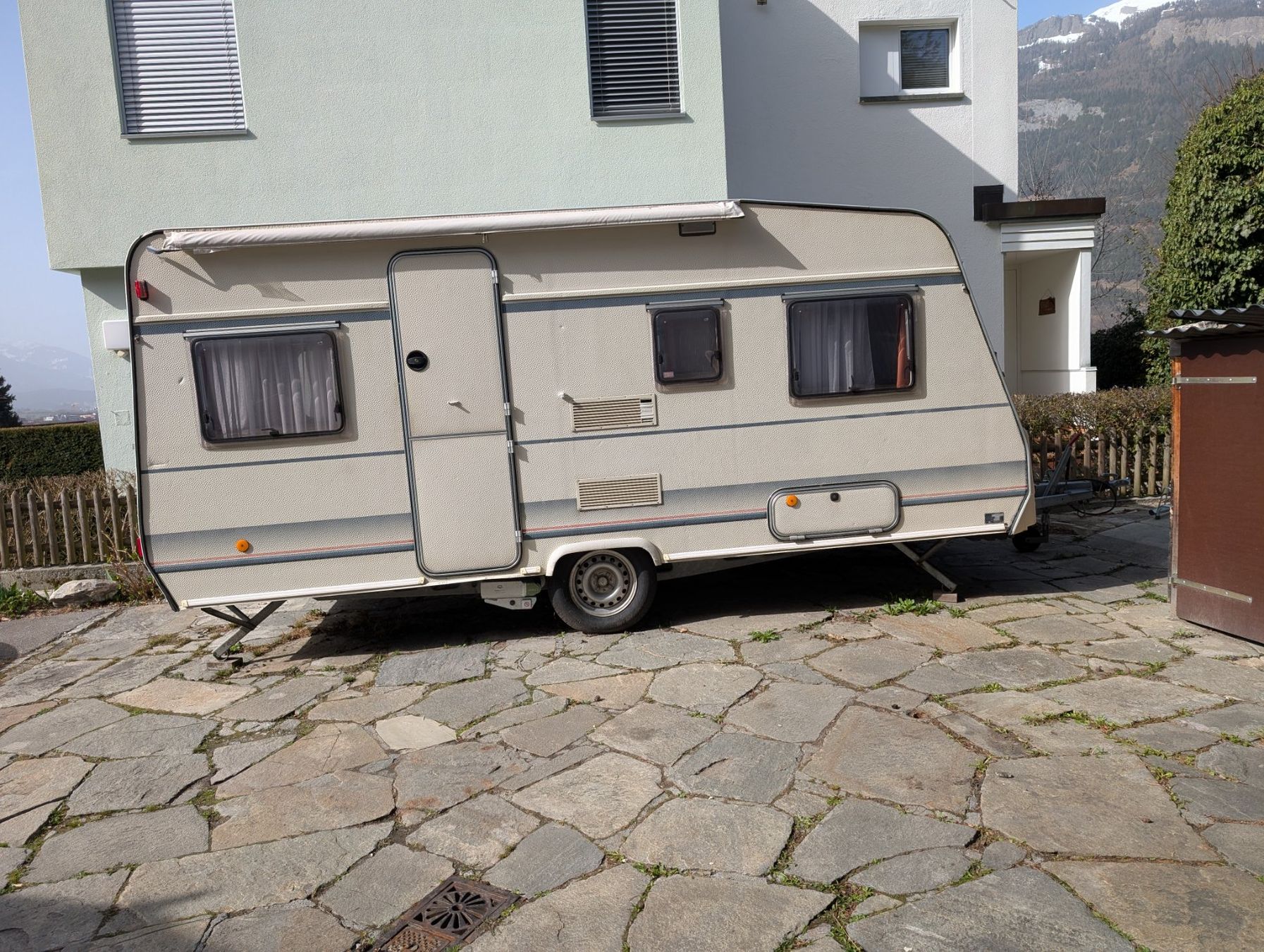 Bürstner Veicoli da campeggio: Wohnwagen Bürstner Champion 4655 – Usato da Chur venduto da clacari 1