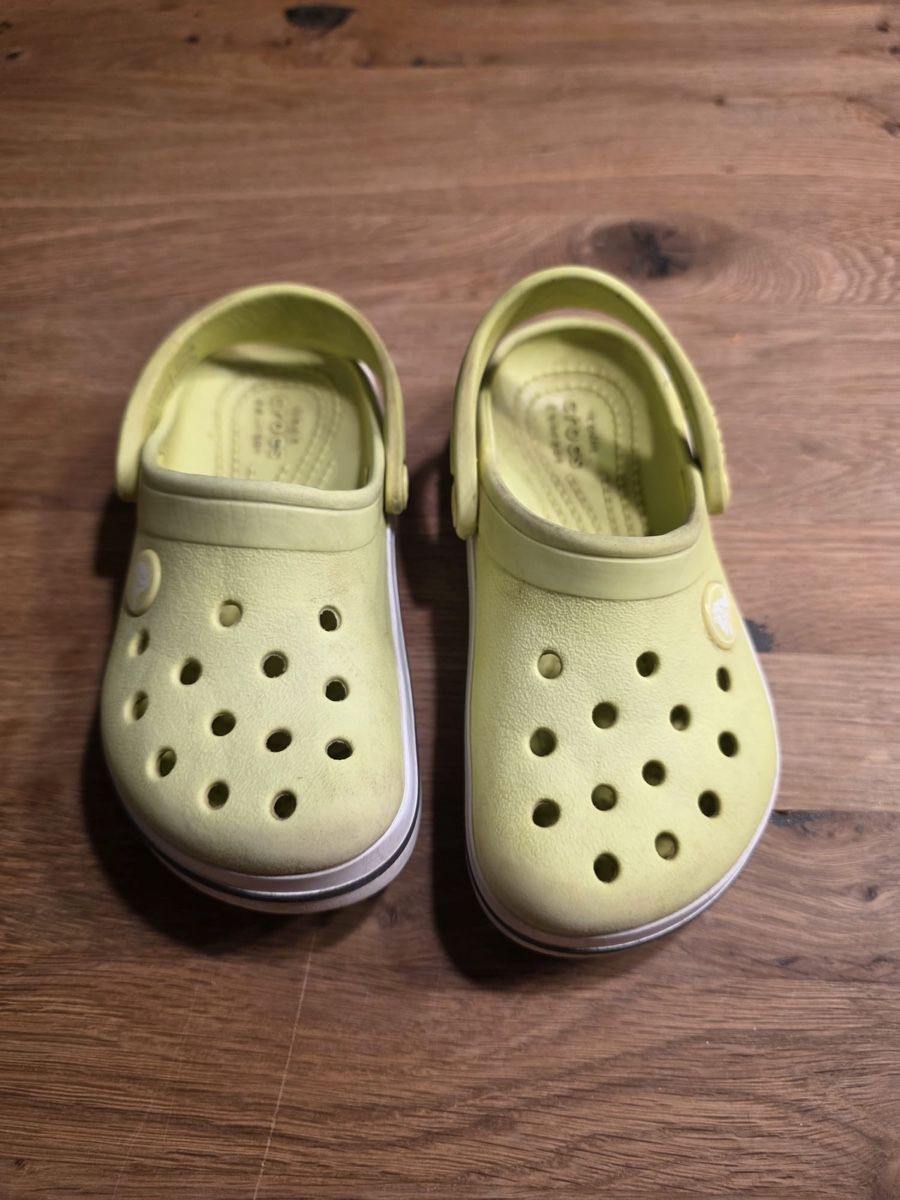 Crocs Chaussures hommes: Crocs Grösse 9 – D'occasion à Bonstetten par Visor9