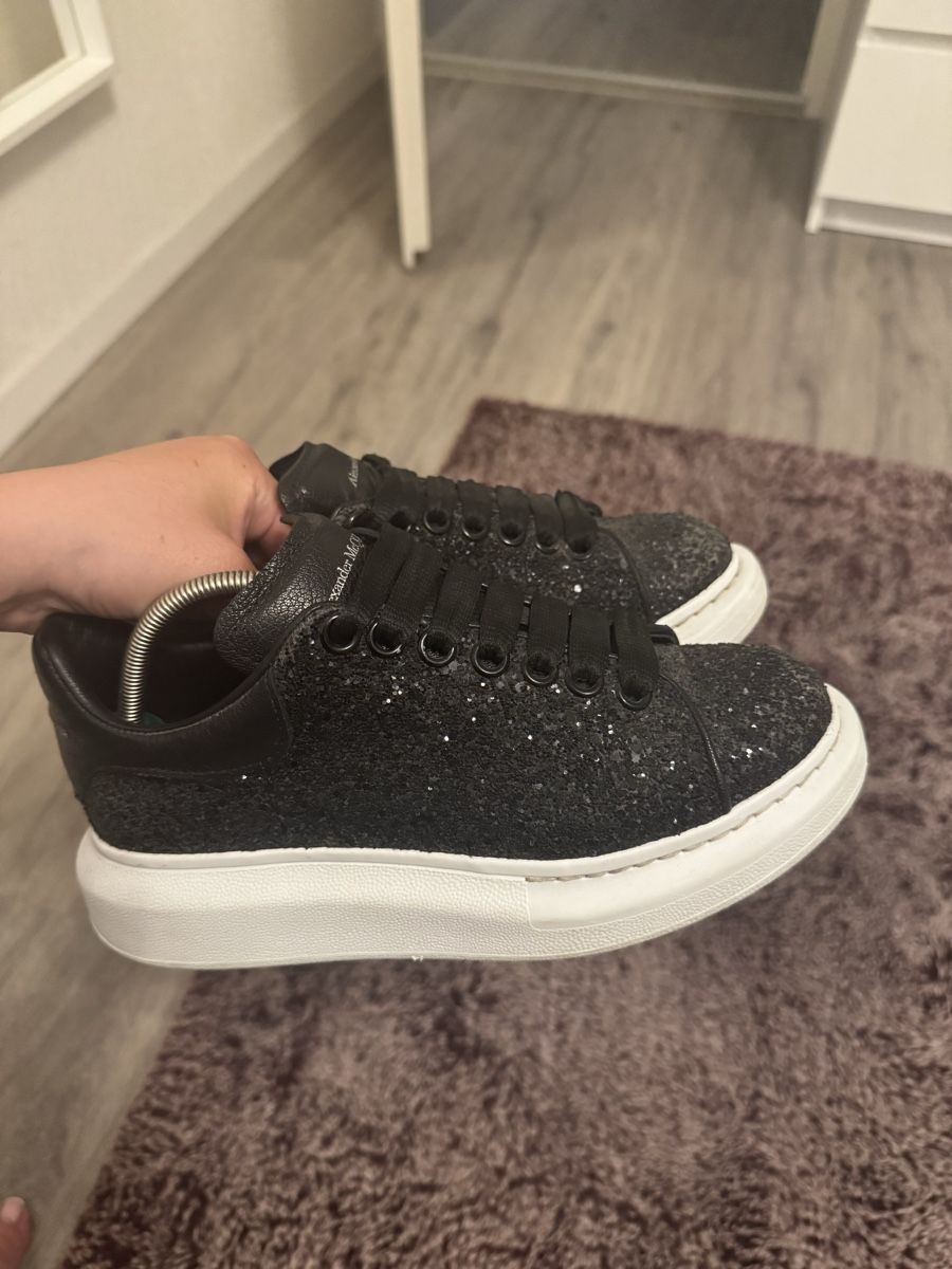 Alexander Mcqueen Scarpe da donna: Alexander McQueen Sneaker schwarz Grösse 36.5 glitzer – Usato da Dietikon venduto da Iizzy-2001