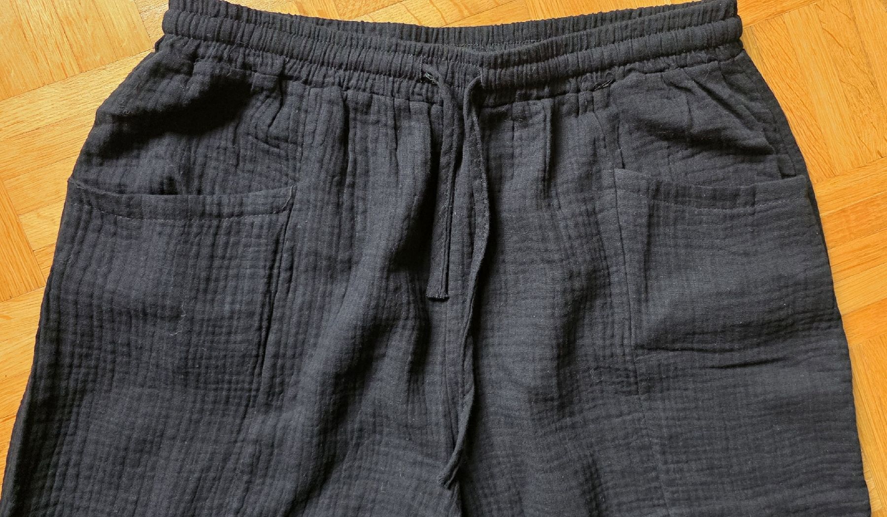 Pantaloni: Pantalon noir coton Taille L – Usato da Yverdon-les-Bains venduto da van_dq65 4