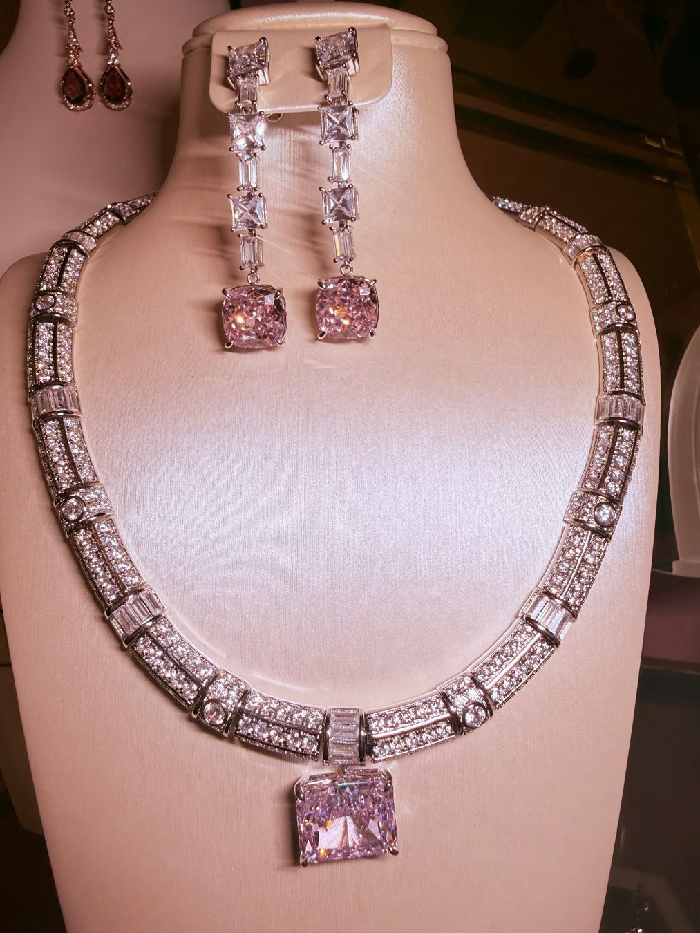 Altri gioielli: Superbe Parure de Bijoux Diamants Roses – Nuovo e nell'imballaggio originale da St-Maurice venduto da Sandrinette123