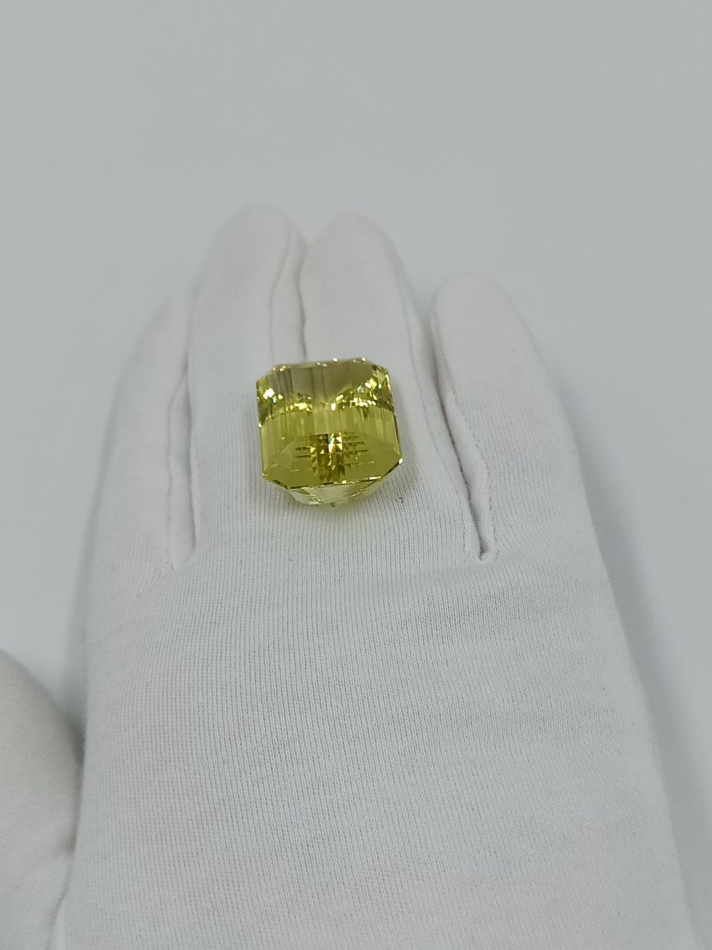 Pietre preziose: 1 ZITRONENGELBER CITRIN, 37.93 CT. – Usato da Luzern venduto da EdiGem 7