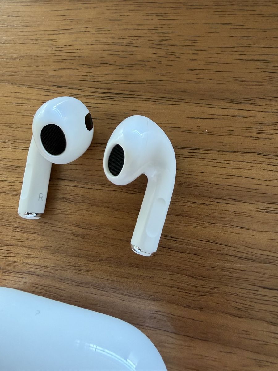 Apple Kopfhörer: Apple AirPods 3 Lightning  – Gebraucht aus Neuchatel von D9z2 2