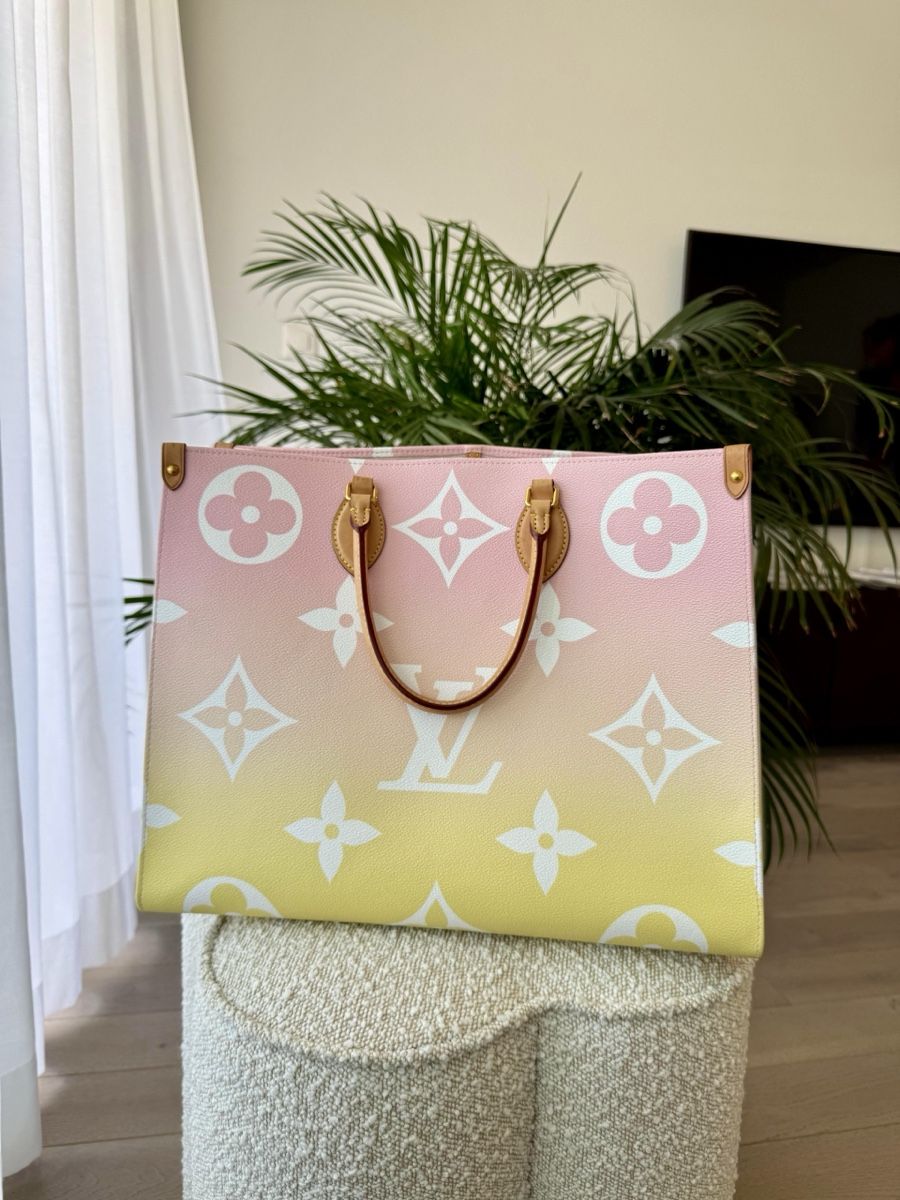 Louis Vuitton Borse da donna: Louis Vuitton OnTheGo GM By the Pool – Usato da Glattpark(Opfikon) venduto da Barbiie
