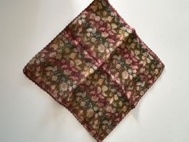 Deckchen mehrfarbig mit Blumenmuster gestickt