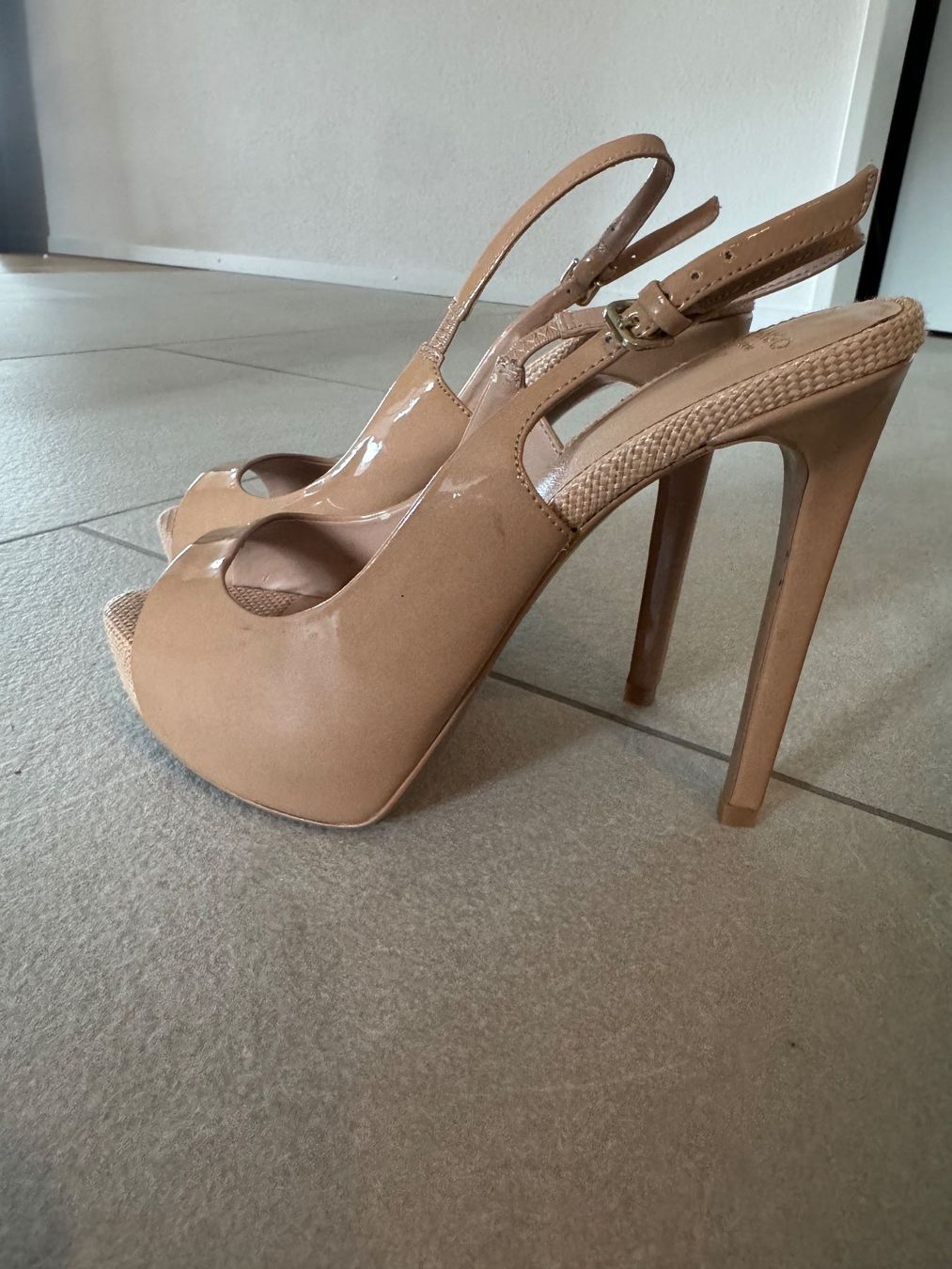Mango Damenschuhe: Sandalen – Neu (gemäss Beschreibung) aus Reinach AG von MineD