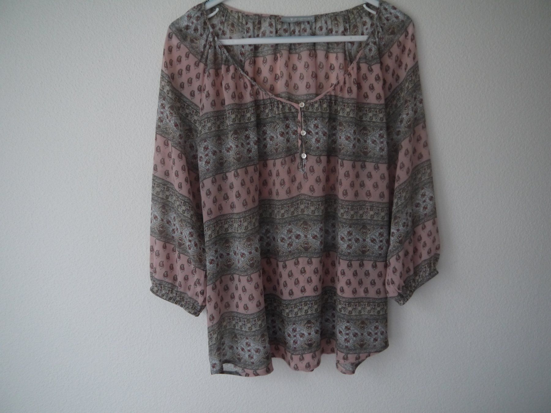 Repeat Camicette: REPEAT Bluse / locker geschnitten aus 100% Viskose / Gr.40 – Usato da Hagendorn venduto da Blaf