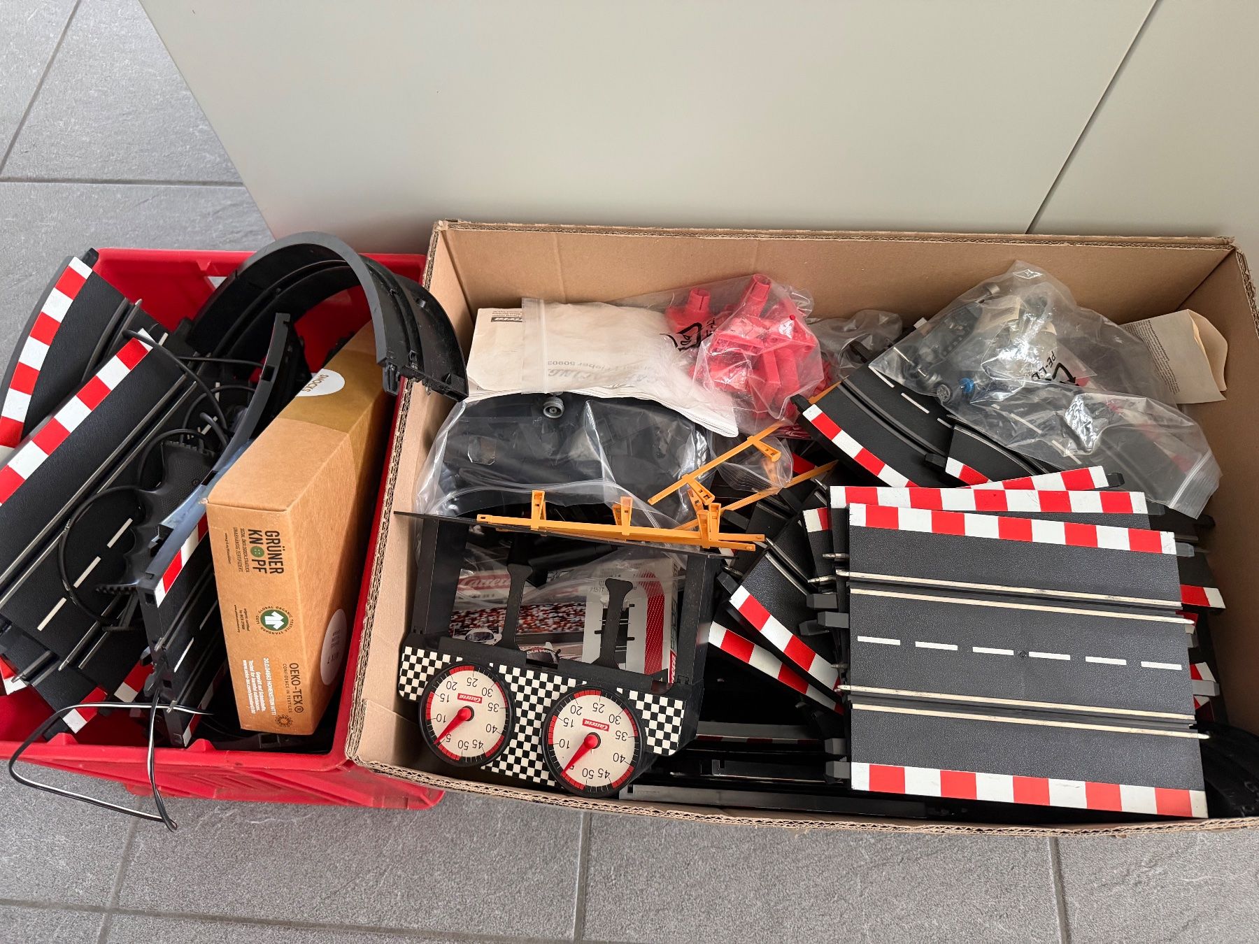 Carrera Rennbahnen: Carrera Car Racing Konvolut – Gebraucht aus Muri AG von cag733 6